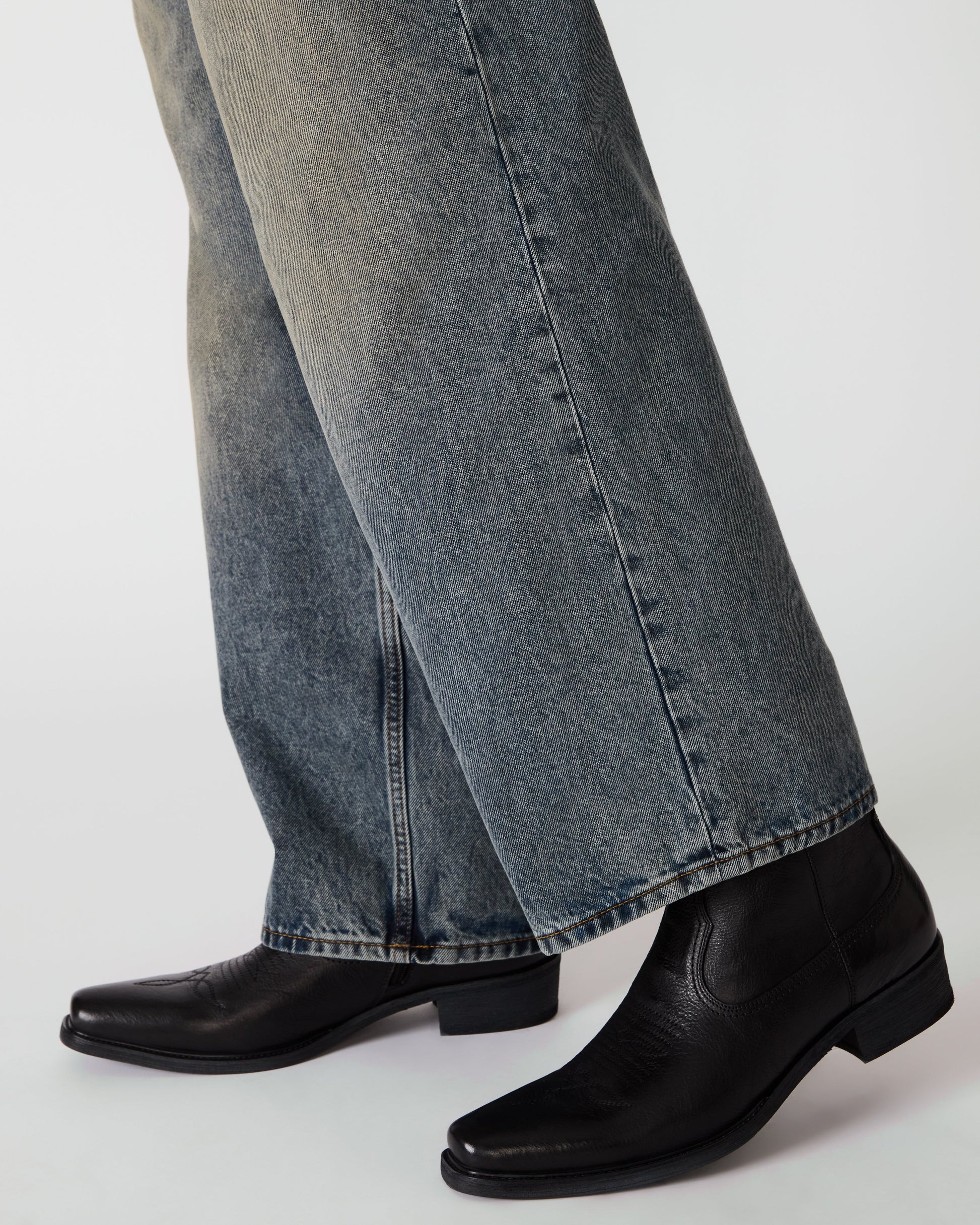 SANDERSON BLACK LEATHER