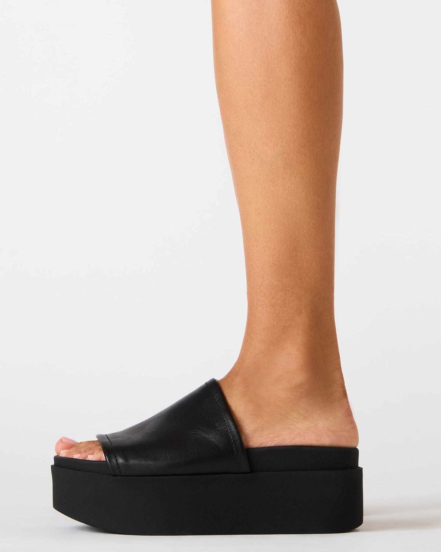 ARWEN BLACK LEATHER